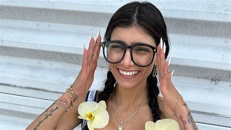 mia kalipha porno|Mia Khalifa Videos Porno 